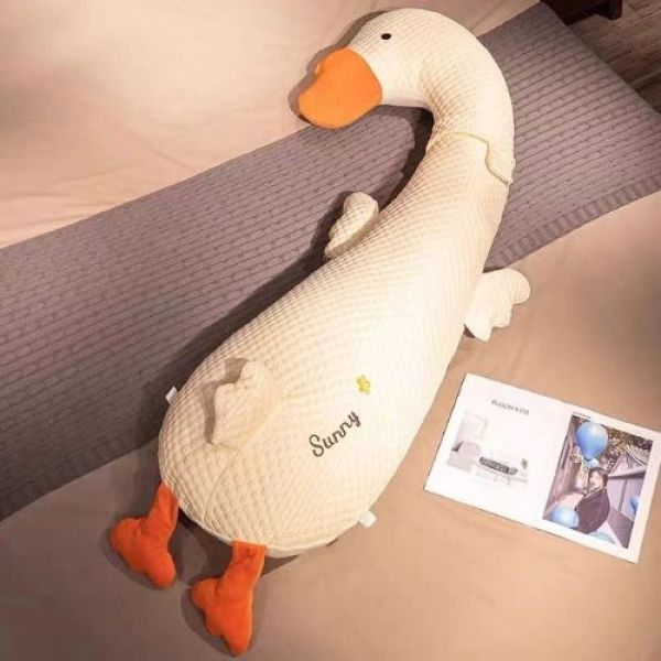 ตุ๊กตาตัวใหญ่ ตุ๊กตาผ้าห่ม หมอนลายยาวน่ารักหมอนรองนอนข้างเตียงแบบหนีบขาสำหรับนอนหมอนหมอนข้างเตียงสำหรับเด็กผู้ชาย